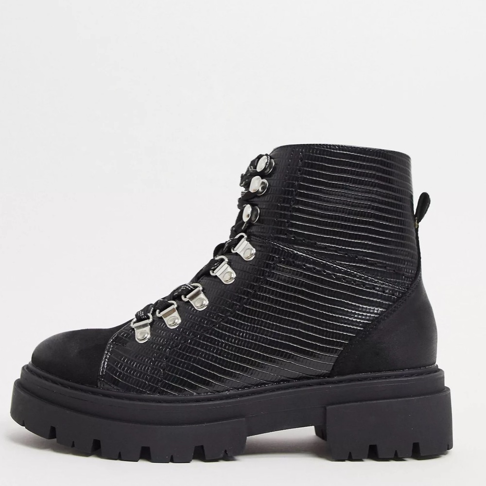 Glamorous flat hiker boots in black croc suede mix size 6